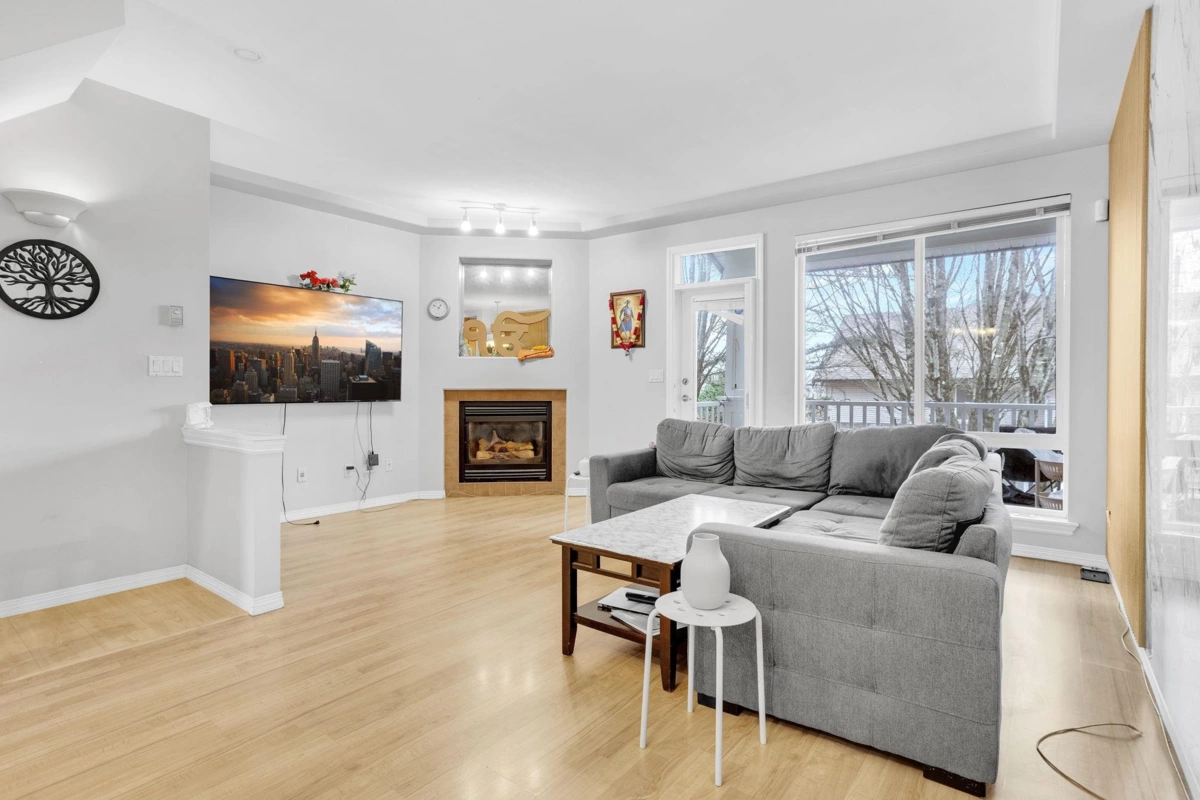 Dining Area Photo of 25 7250 144 Street, Surrey, BC