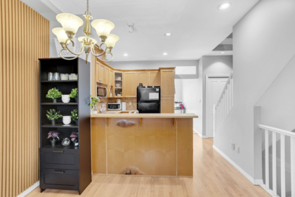 Entry Foyer Photo of 25 7250 144 Street, Surrey, BC