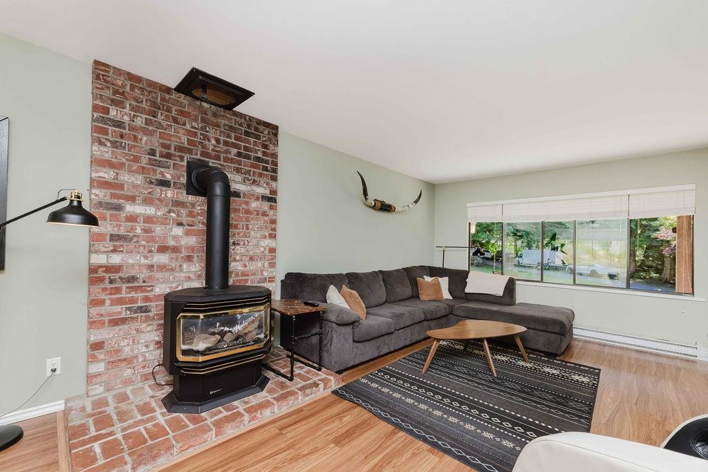 Dining Area Photo of 6002 - 6008 Dubois Road, Madeira Park, BC