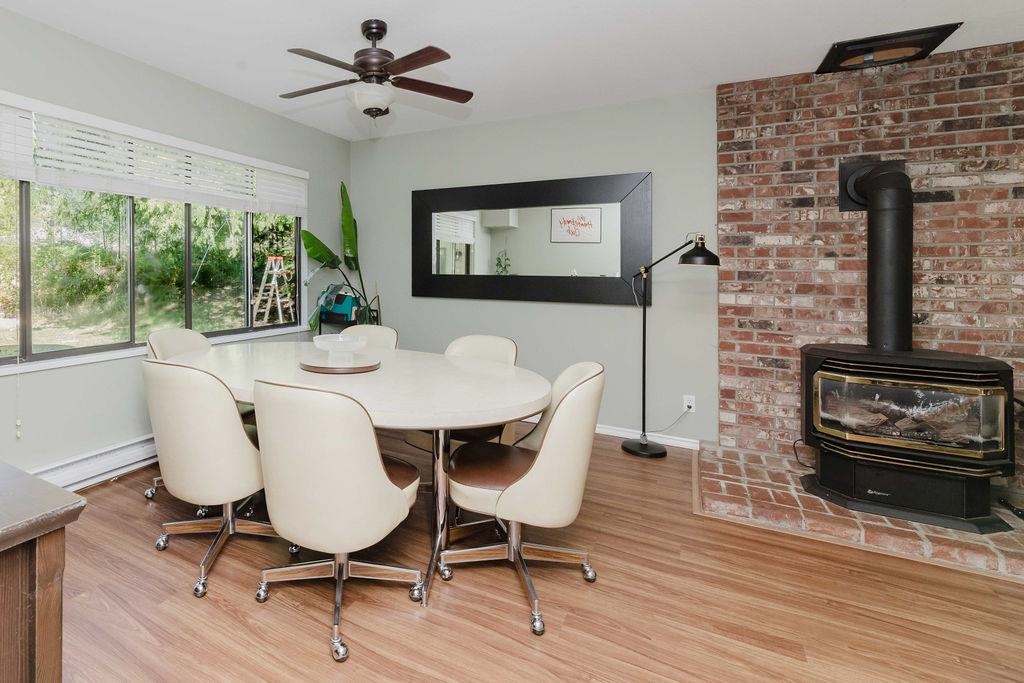 Kitchen Photo of 6002 - 6008 Dubois Road, Madeira Park, BC