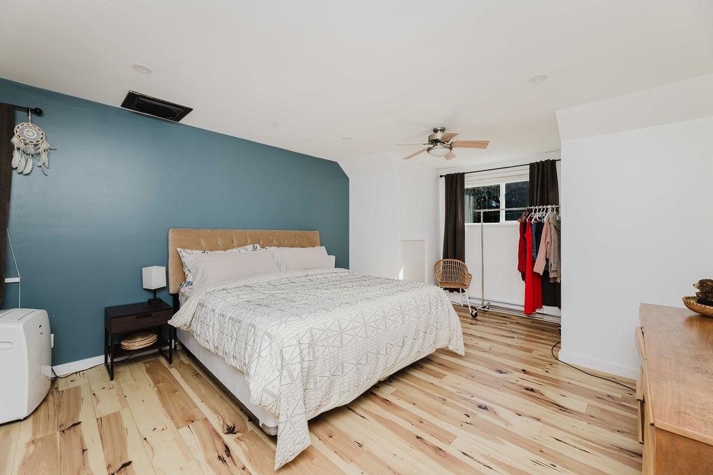 Walk-In Closet Photo of 6002 - 6008 Dubois Road, Madeira Park, BC