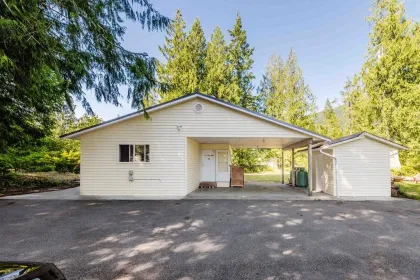 6002 - 6008 Dubois Road, Madeira Park, BC, Madeira Park — Single Family Residence for sale