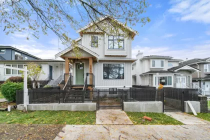 1 3274 E 44th Avenue, Vancouver, BC, Killarney VE — 4 bed half duplex for sale