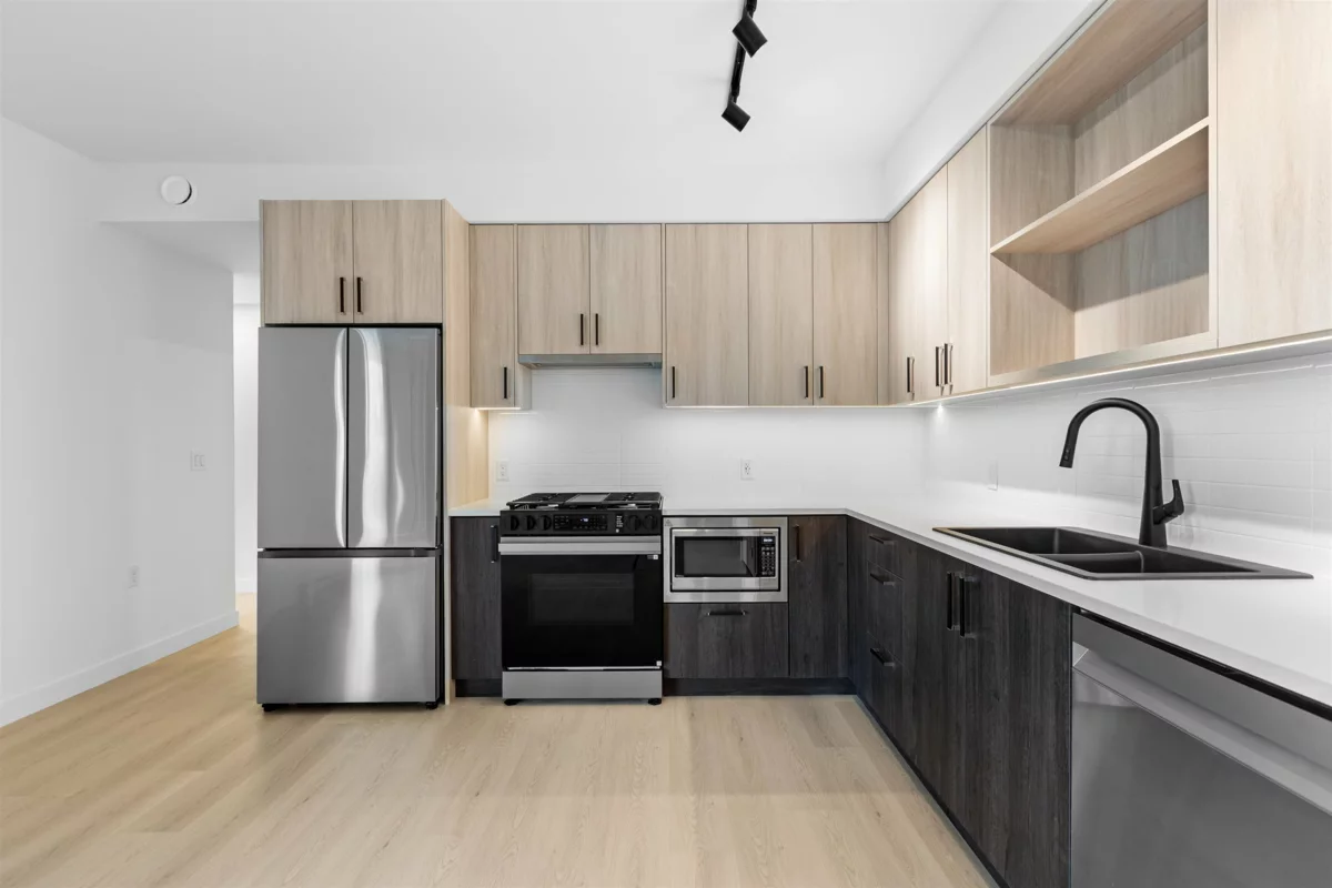 Pantry Photo of 221 2002 St. George Street, Port Moody, BC