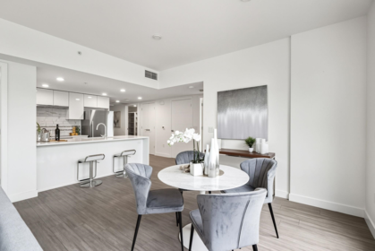 Kitchen Island Photo of 372 438 W King Edward Avenue, Vancouver, BC