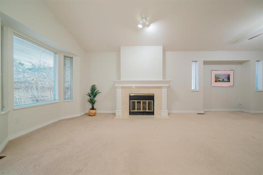 Kitchen Island Photo of 11484 207 Street, Maple Ridge, BC