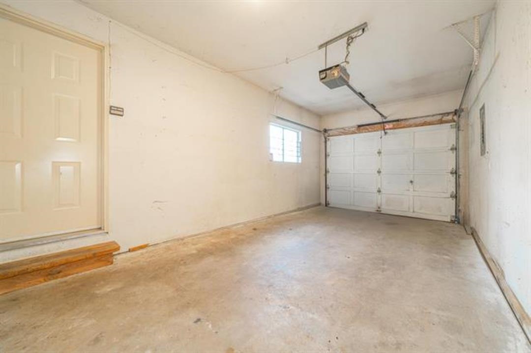 Laundry Room Photo of 11484 207 Street, Maple Ridge, BC