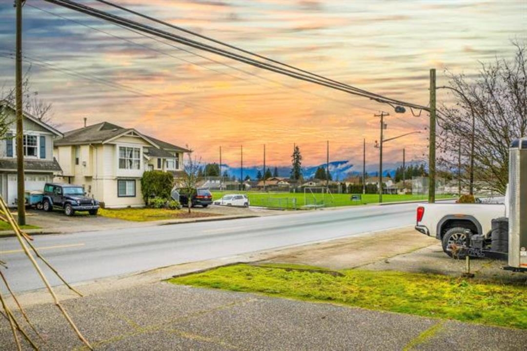 Mudroom Photo of 11484 207 Street, Maple Ridge, BC