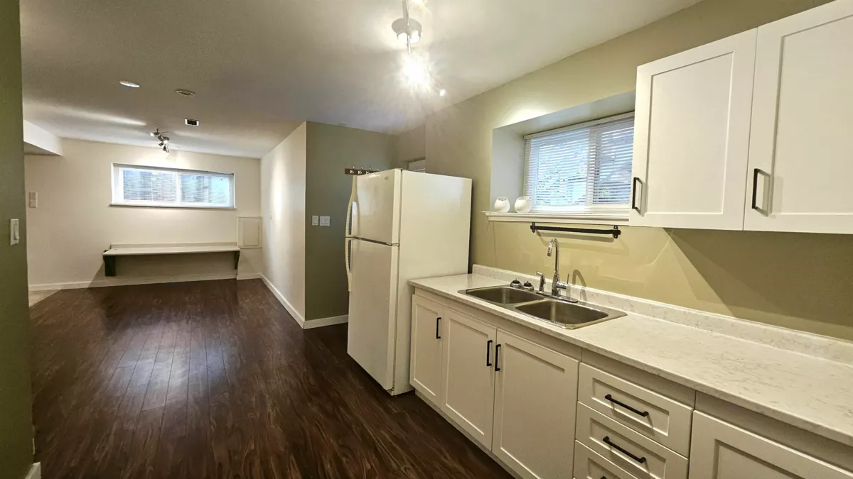 Entry Foyer Photo of 845 Smith Avenue, Coquitlam, BC