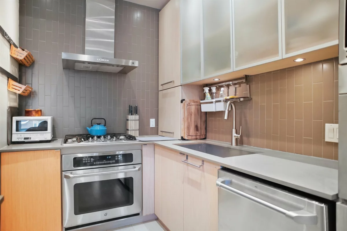 Kitchen Island Photo of 104 260 Salter Street, New Westminster, BC