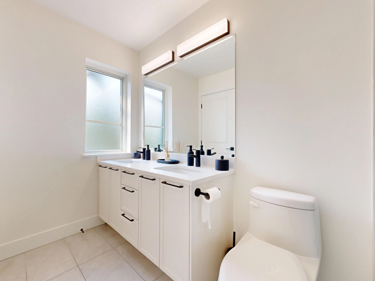 Guest Bathroom Photo of 56 19897 75a Avenue, Langley, BC