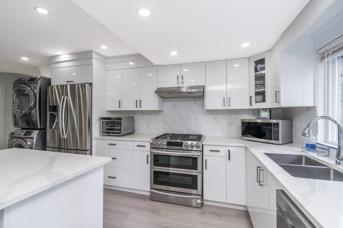 Breakfast Nook Photo of 27601 104 Avenue, Maple Ridge, BC