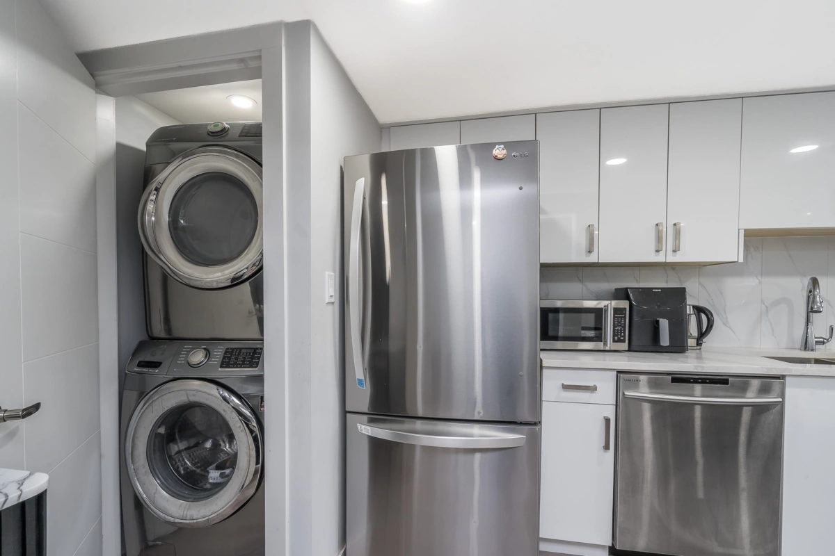 Entry Foyer Photo of 27601 104 Avenue, Maple Ridge, BC