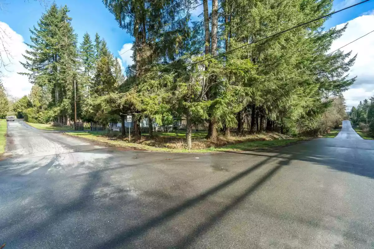 Living Room Photo of 27601 104 Avenue, Maple Ridge, BC