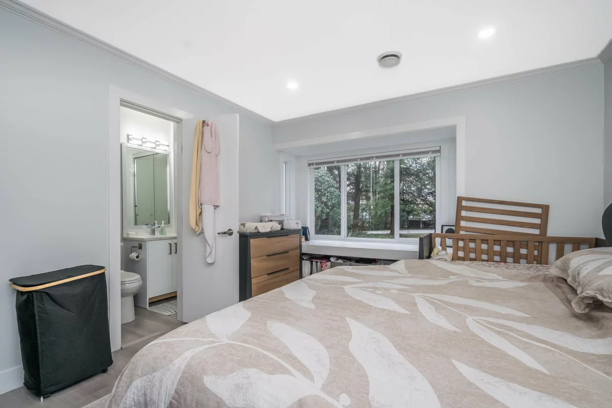 Powder Room Photo of 27601 104 Avenue, Maple Ridge, BC