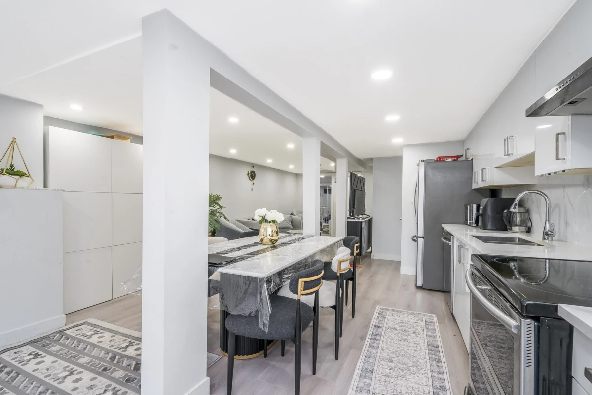 Staircase Photo of 27601 104 Avenue, Maple Ridge, BC