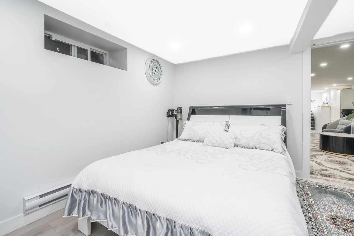 Swimming Pool Photo of 27601 104 Avenue, Maple Ridge, BC