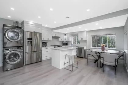 Kitchen Island Photo of 27601 104 Avenue, Maple Ridge, BC