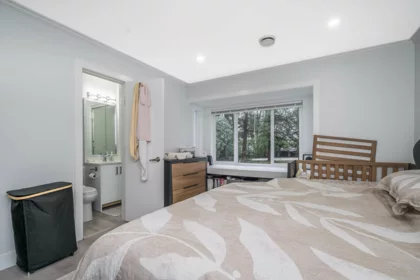 Powder Room Photo of 27601 104 Avenue, Maple Ridge, BC