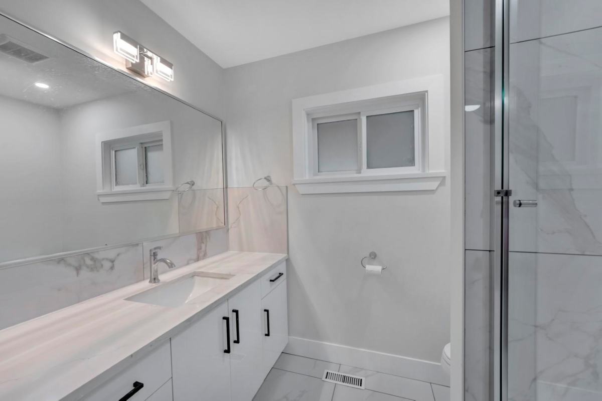 Hallway Photo of 11735 210 Street, Maple Ridge, BC