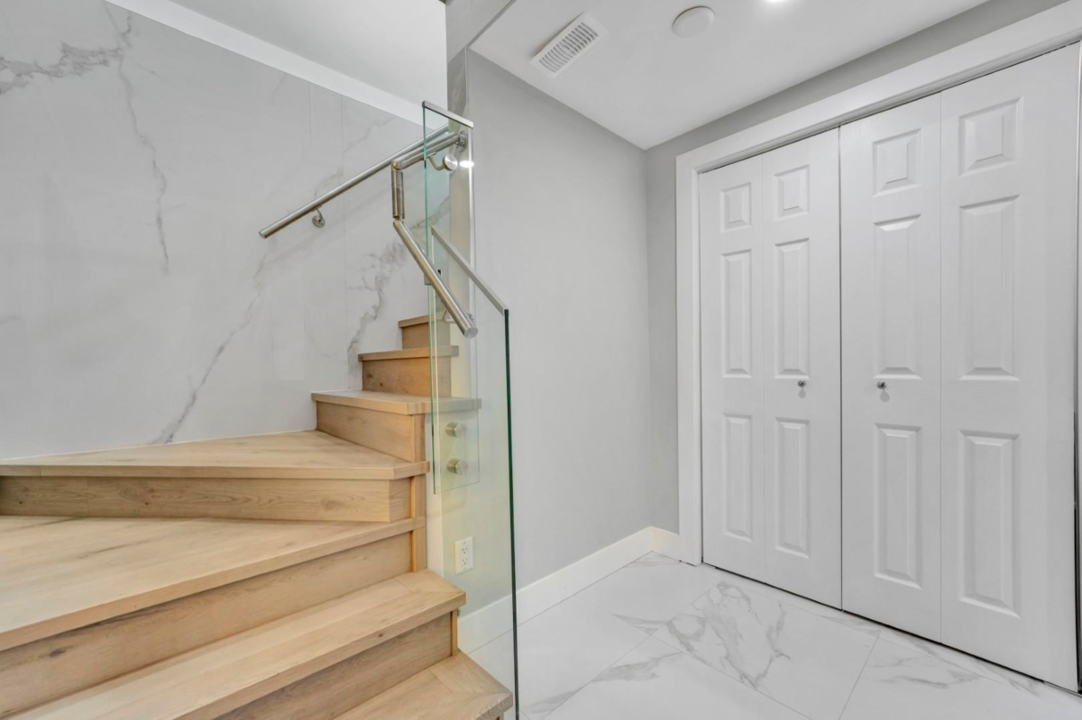 Kitchen Island Photo of 11735 210 Street, Maple Ridge, BC