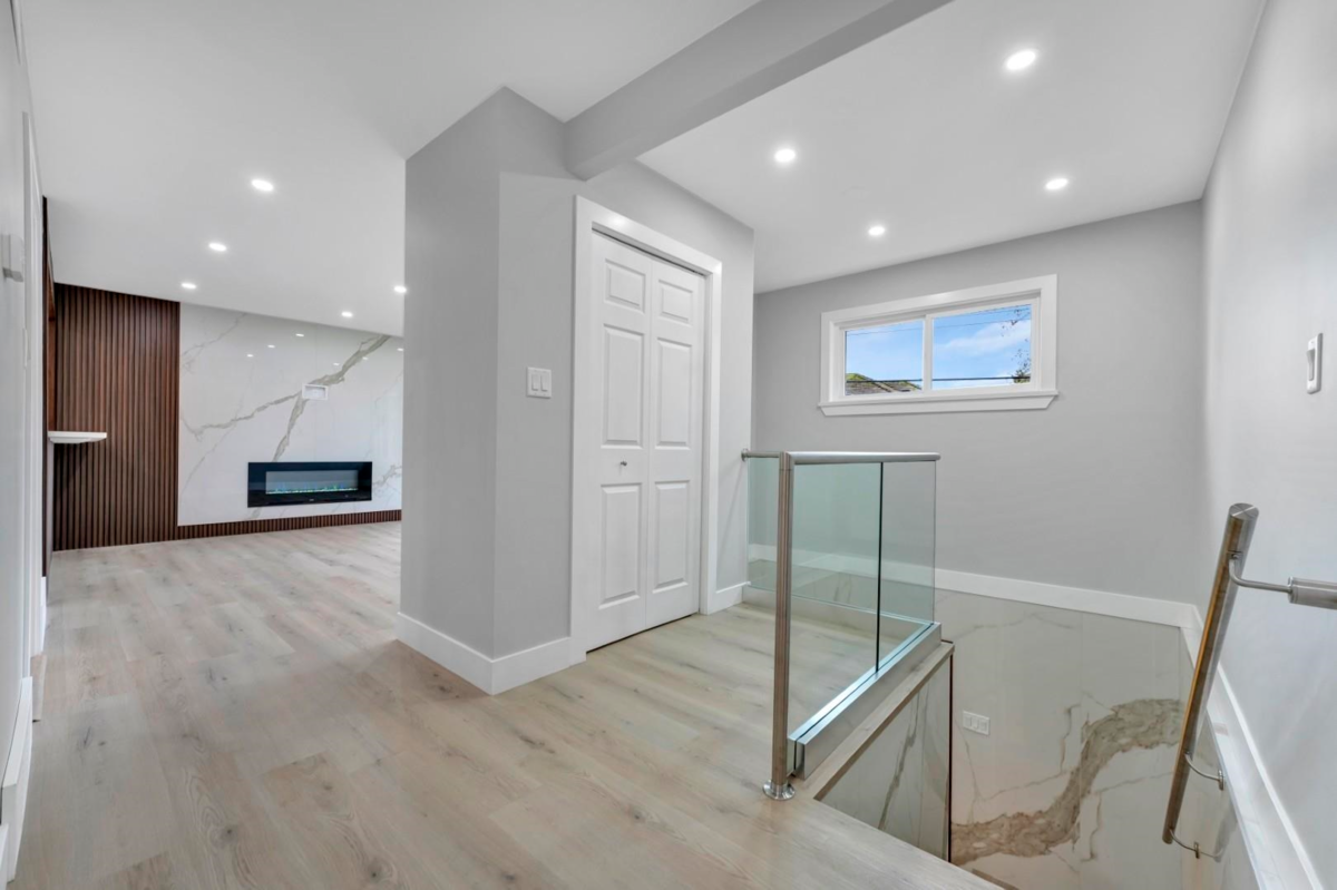 Laundry Room Photo of 11735 210 Street, Maple Ridge, BC