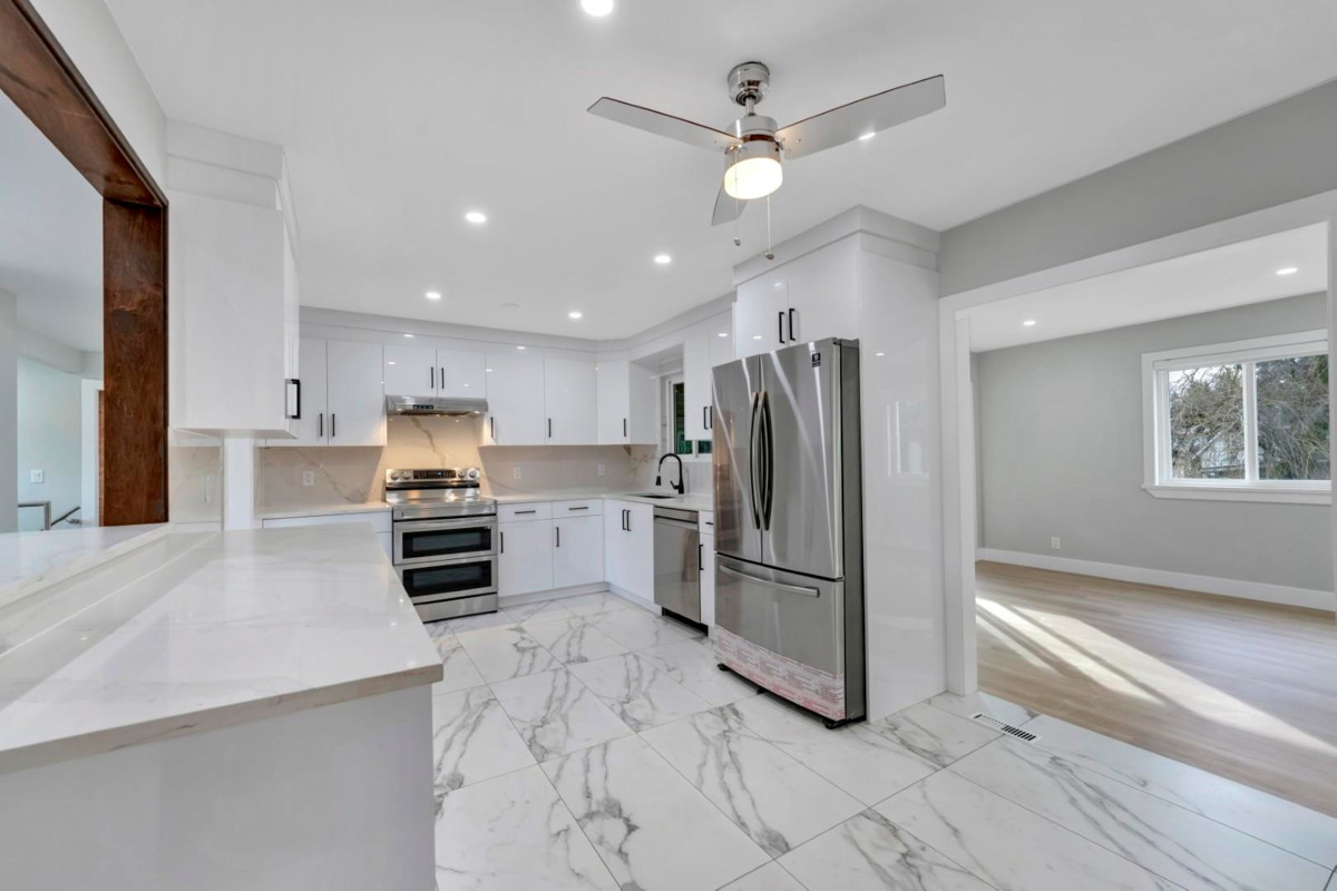 Swimming Pool Photo of 11735 210 Street, Maple Ridge, BC