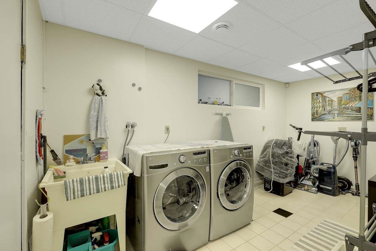 Basement Recreation Room Photo of 11265 133a Street, Surrey, BC