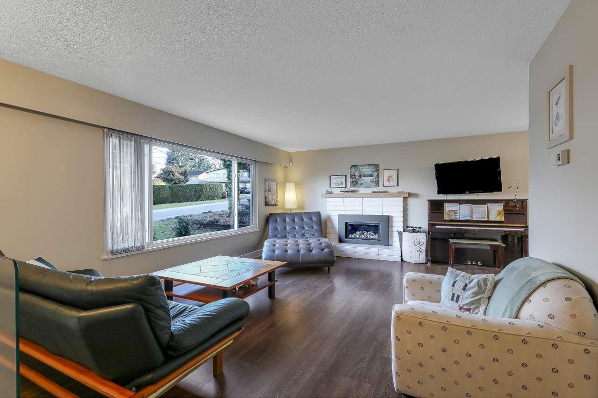 Family Room Photo of 11265 133a Street, Surrey, BC