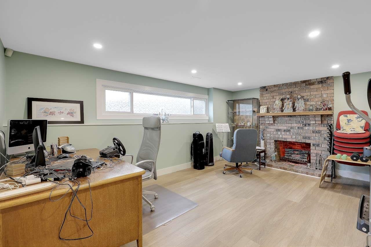 Hallway Photo of 11265 133a Street, Surrey, BC