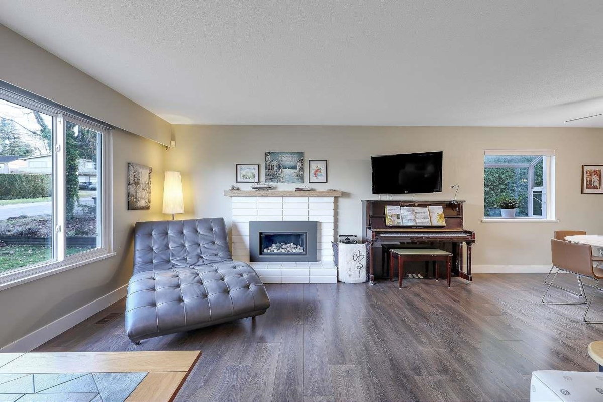 Kitchen Photo of 11265 133a Street, Surrey, BC