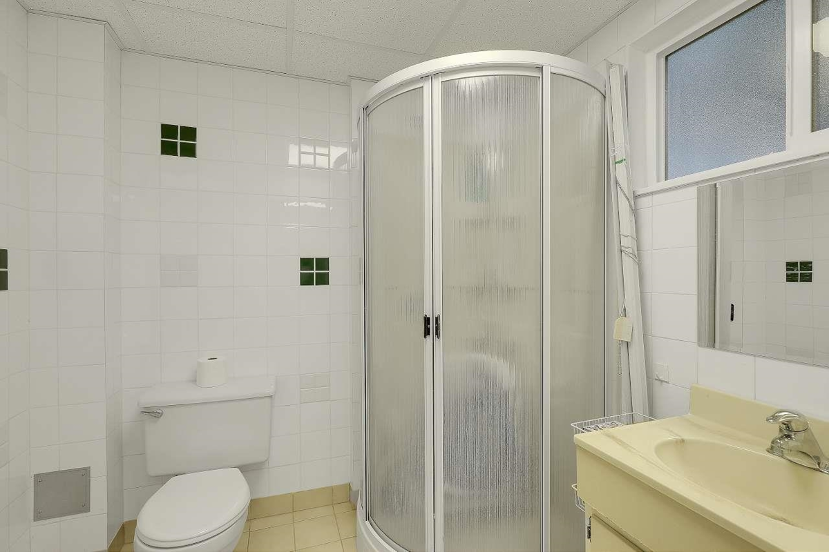 Laundry Room Photo of 11265 133a Street, Surrey, BC