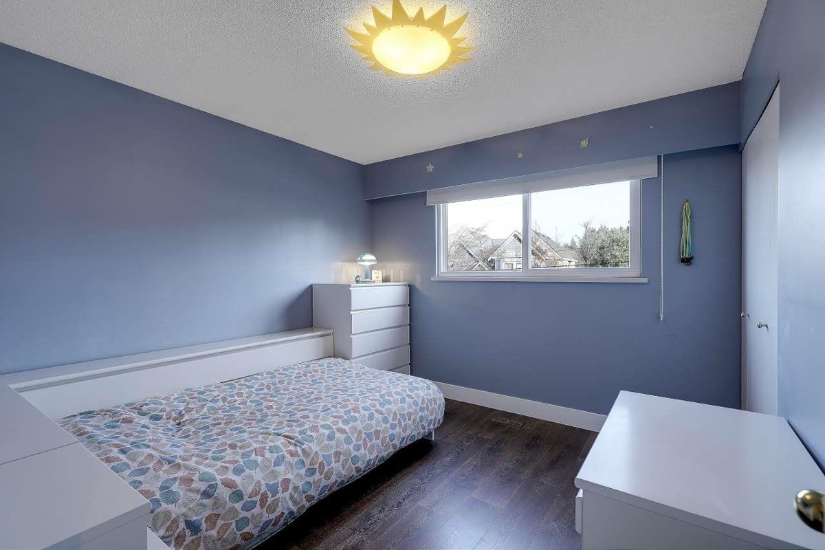 Powder Room Photo of 11265 133a Street, Surrey, BC