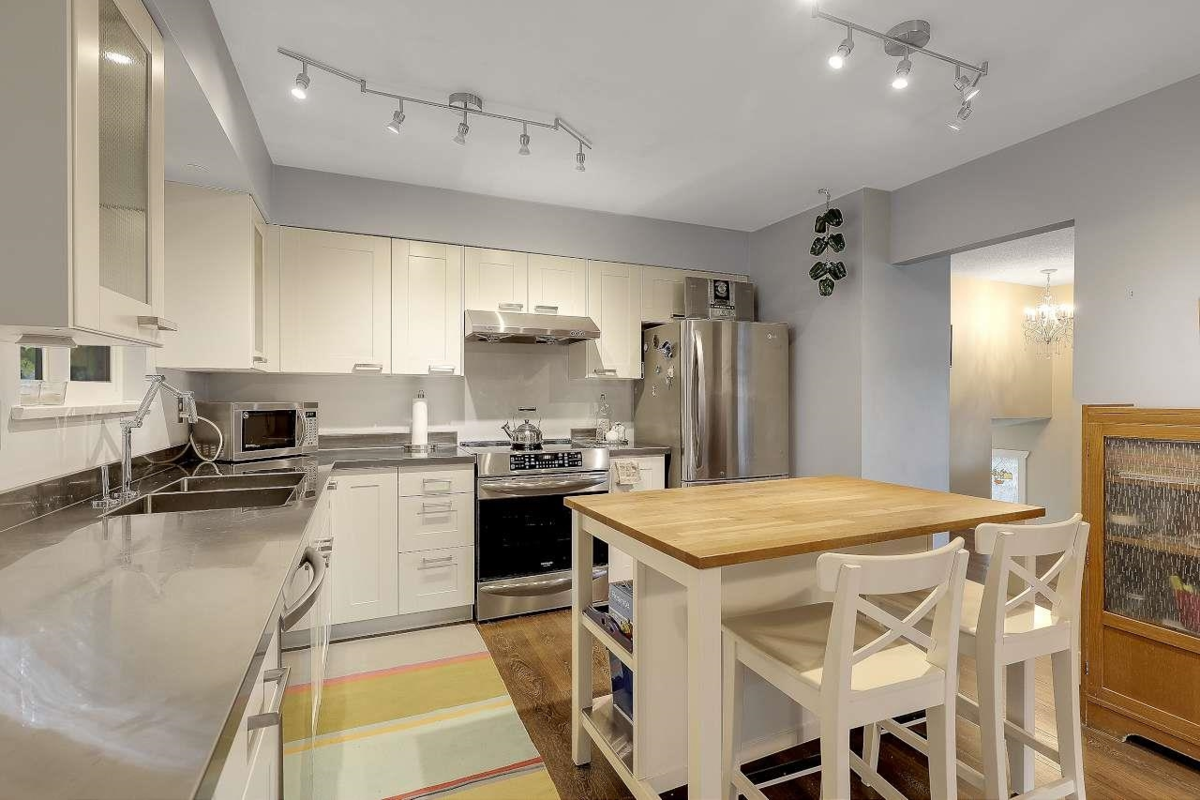 Primary Bathroom Photo of 11265 133a Street, Surrey, BC