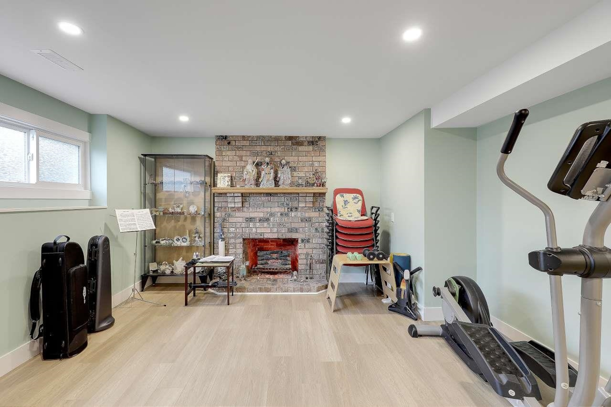 Staircase Photo of 11265 133a Street, Surrey, BC