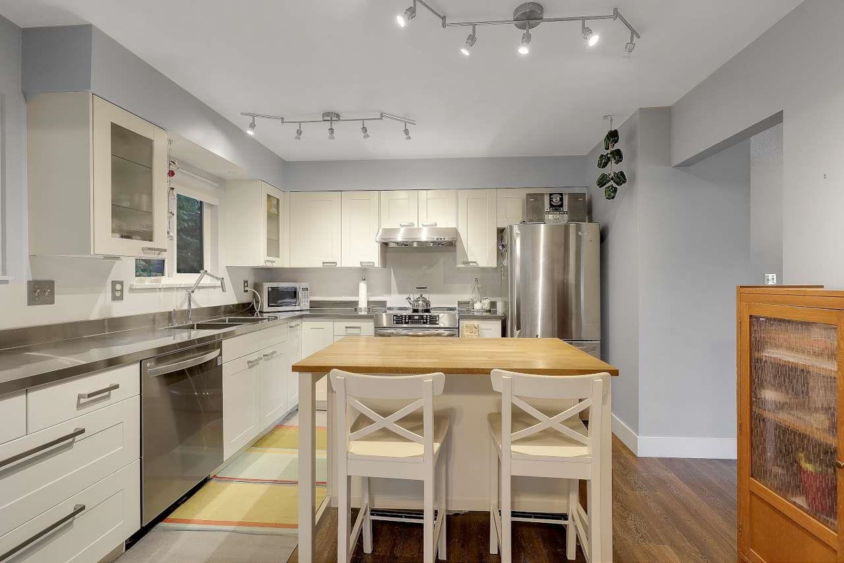 Walk-In Closet Photo of 11265 133a Street, Surrey, BC