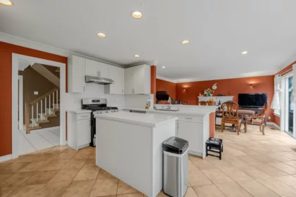 Entry Foyer Photo of 2443 150 Street, Surrey, BC