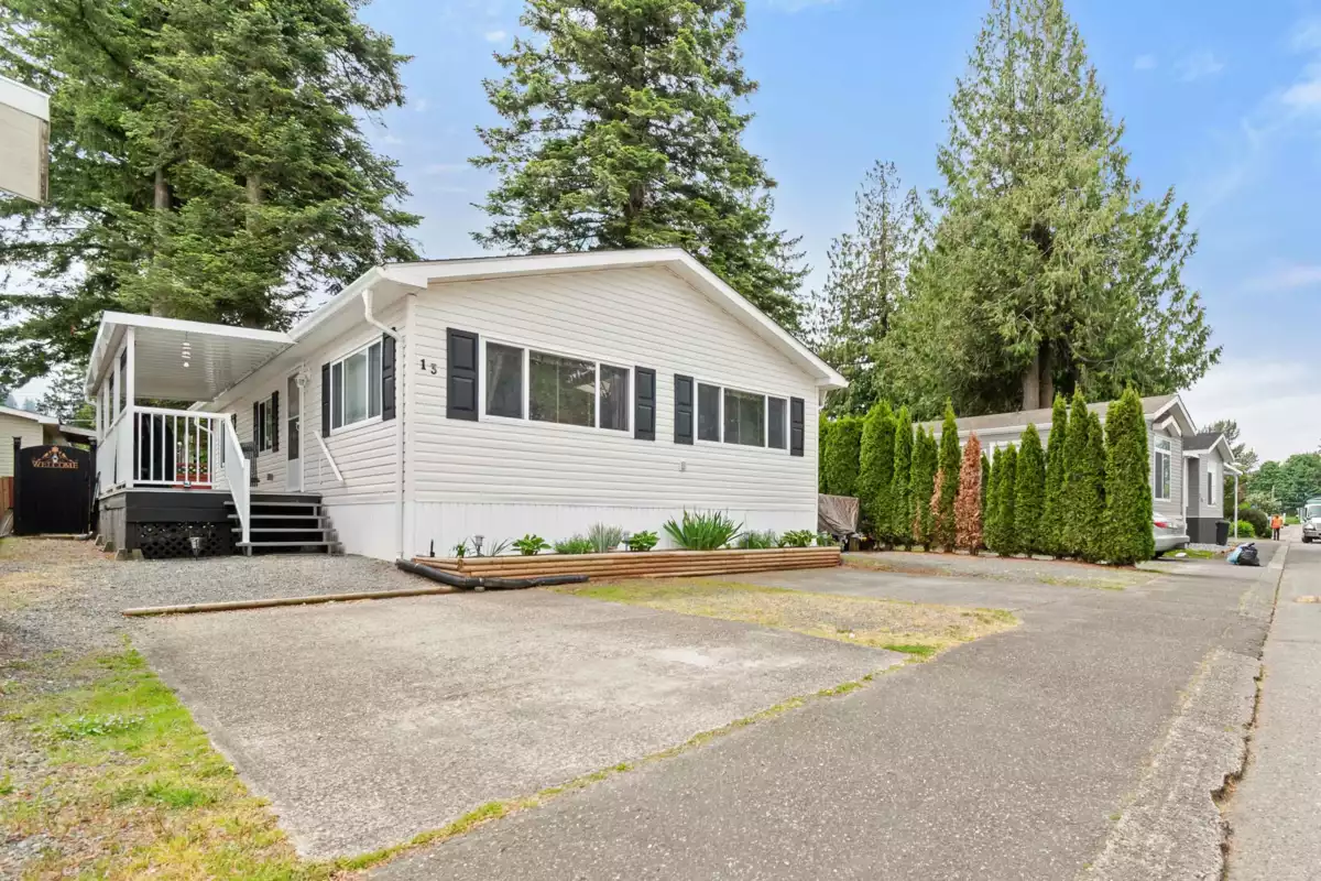 Living Room Photo of 13 6338 Vedder Road, Chilliwack, BC