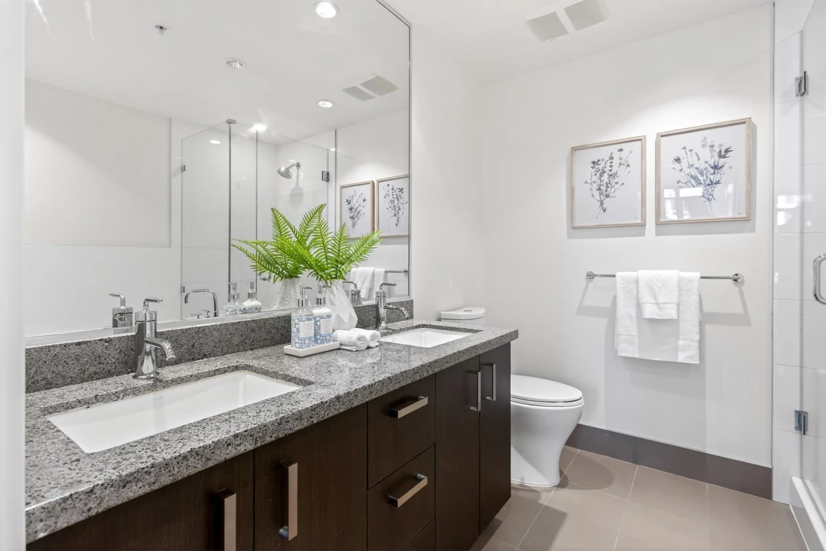 Primary Bathroom Photo of 806 3008 Glen Drive, Coquitlam, BC