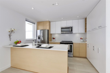 Kitchen Photo of TH1 13963 105 Boulevard, Surrey, BC
