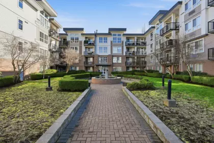 421 5430 201 Street, Langley, BC, Langley City — 2 bed apartment/condo for sale