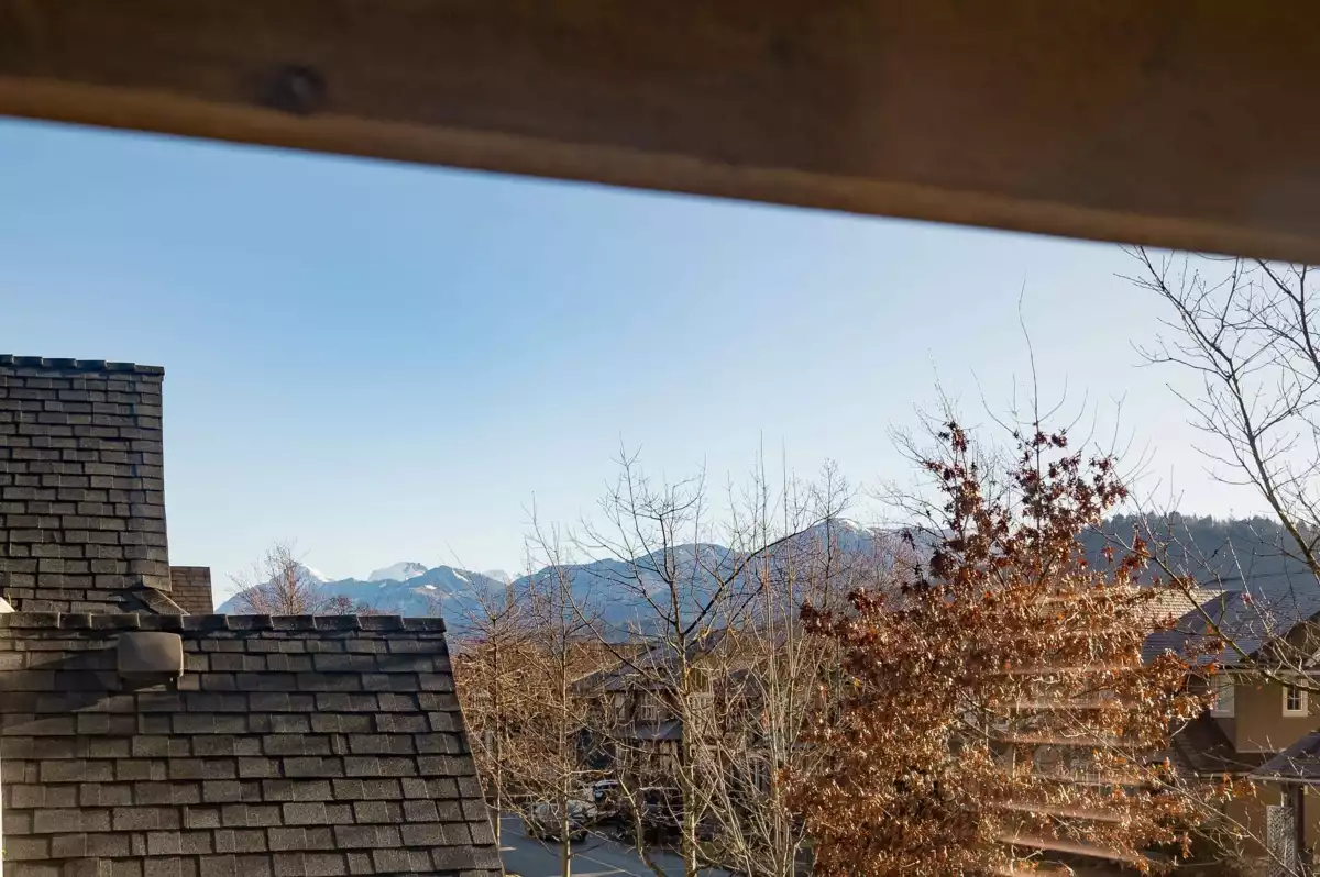 Hallway Photo of 5877 Garrison Boulevard, Chilliwack, BC