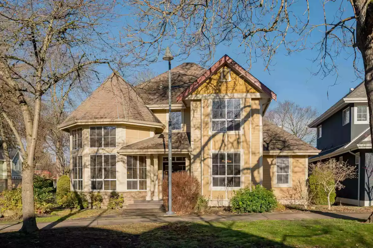 Living Room Photo of 5877 Garrison Boulevard, Chilliwack, BC