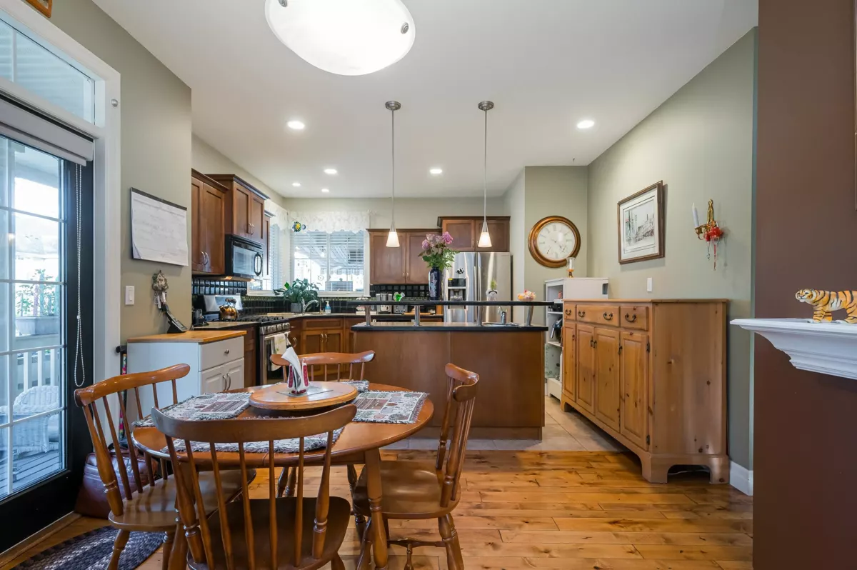 Primary Bathroom Photo of 5877 Garrison Boulevard, Chilliwack, BC