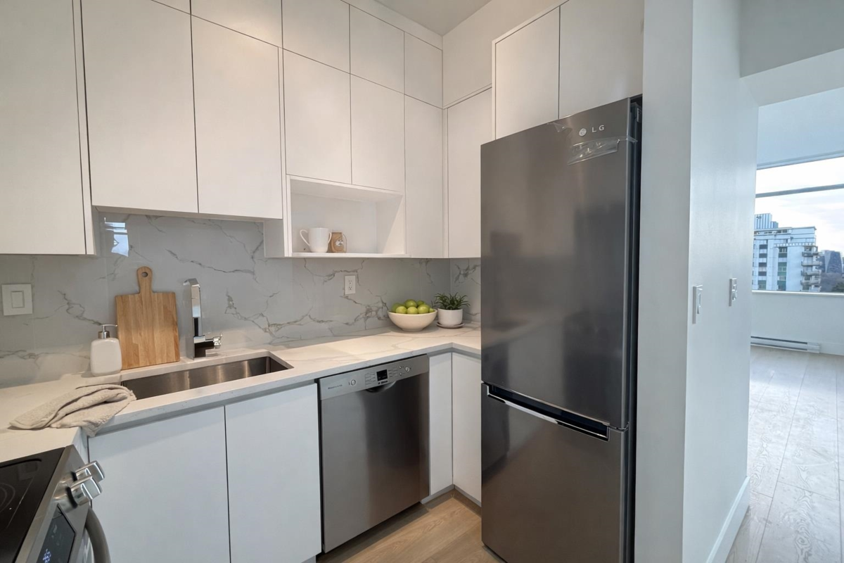 Dining Area Photo of 802 1150 Bute Street, Vancouver, BC