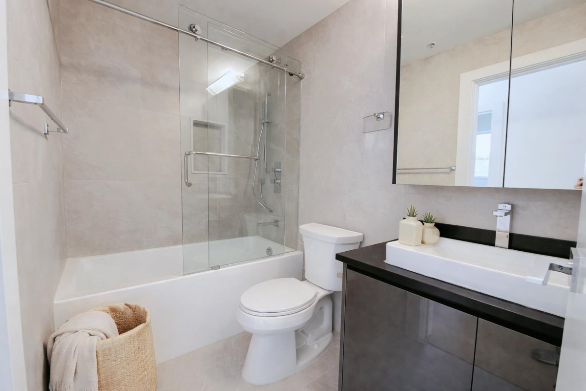Kitchen Island Photo of 802 1150 Bute Street, Vancouver, BC