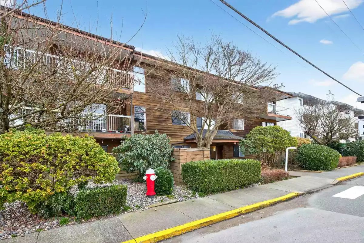 Entry Foyer Photo of 208 11957 223 Street, Maple Ridge, BC