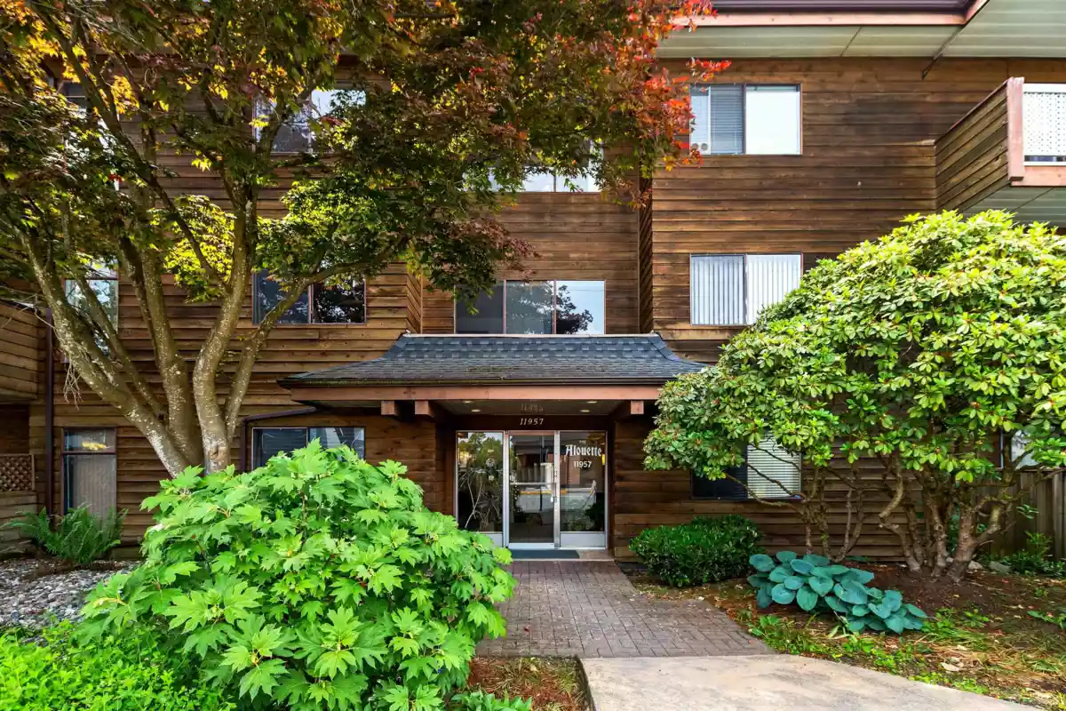 Hallway Photo of 208 11957 223 Street, Maple Ridge, BC
