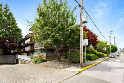 Front Yard Photo of 208 11957 223 Street, Maple Ridge, BC
