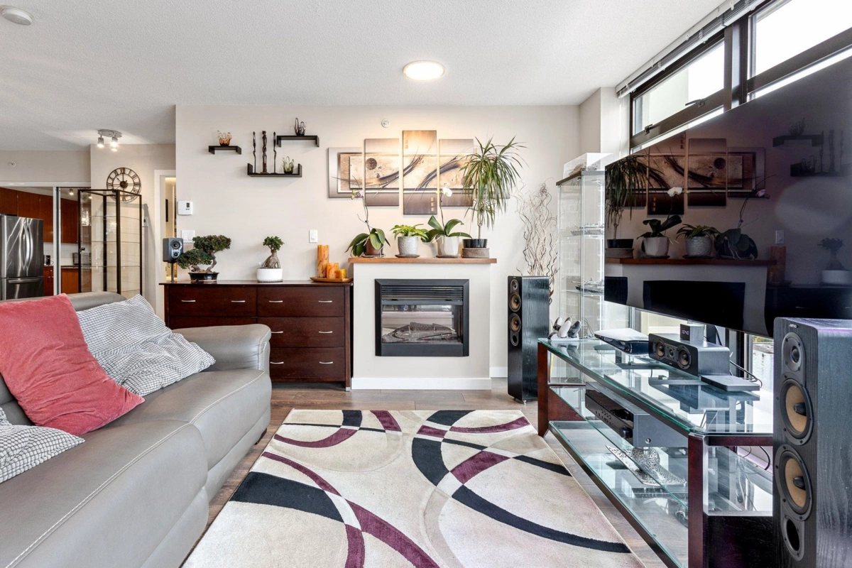 Dining Area Photo of 1106 610 Victoria Street, New Westminster, BC